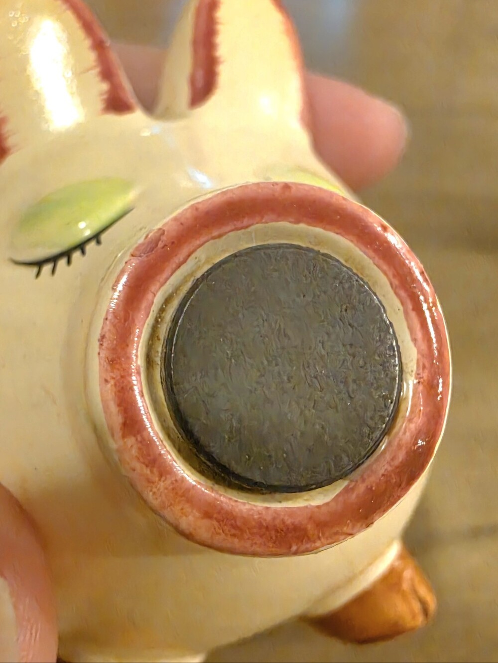 Vintage Japan Hand-Painted Kissing Pig Salt & Pepper Shakers - Picture 8 of 9